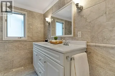 31 Pinewarbler Drive Hamilton ON L9A 4Z8