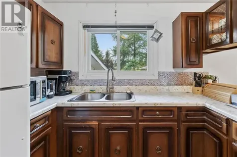83 Rayside Avenue Azilda ON P0M 1B0