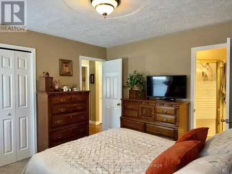 238 4th Street Crescent Hanover ON N4N 3S2