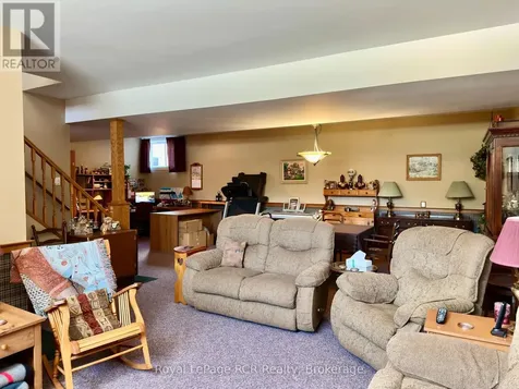238 4th Street Crescent Hanover ON N4N 3S2