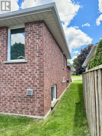 238 4th Street Crescent Hanover ON N4N 3S2