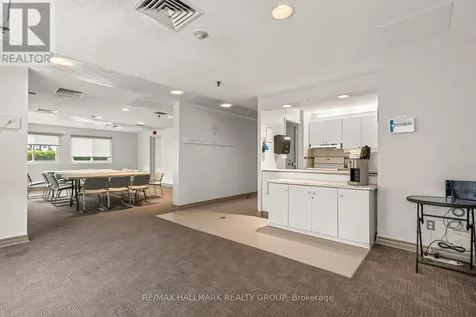1599 Lassiter Terrace Ottawa ON K1J 8R6