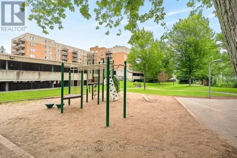 1599 Lassiter Terrace Ottawa ON K1J 8R6