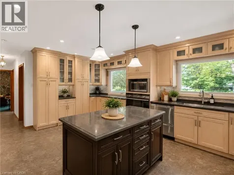 564 Mountain Brow Boulevard Hamilton ON L8T 1A9
