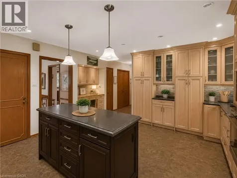 564 Mountain Brow Boulevard Hamilton ON L8T 1A9