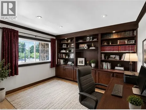 564 Mountain Brow Boulevard Hamilton ON L8T 1A9