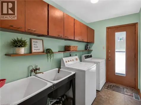 564 Mountain Brow Boulevard Hamilton ON L8T 1A9