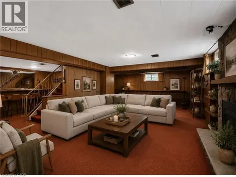 564 Mountain Brow Boulevard Hamilton ON L8T 1A9