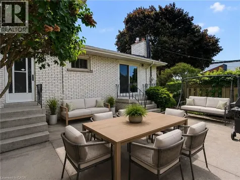 564 Mountain Brow Boulevard Hamilton ON L8T 1A9