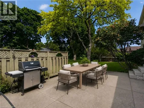 564 Mountain Brow Boulevard Hamilton ON L8T 1A9