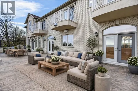 803 Ridge Road Hamilton ON L8J 2Y3