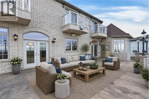 803 Ridge Road Hamilton ON L8J 2Y3