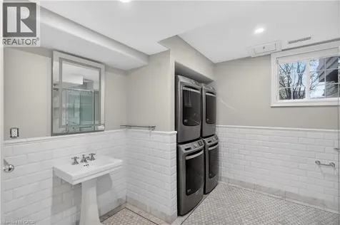 803 Ridge Road Hamilton ON L8J 2Y3