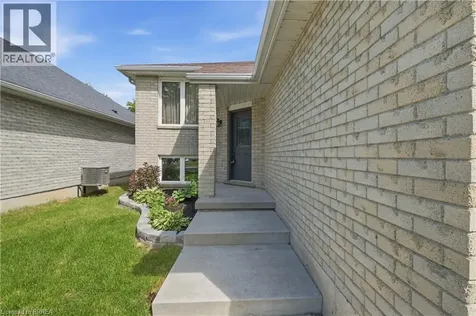 114 Donegal Drive Brantford ON N3T 6N4
