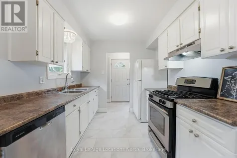 32 Courtice Crescent Collingwood ON L9Y 4G1