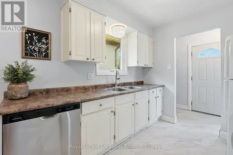 32 Courtice Crescent Collingwood ON L9Y 4G1
