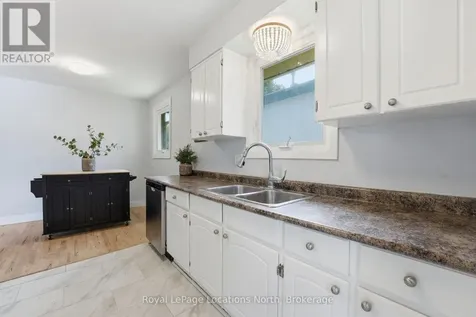 32 Courtice Crescent Collingwood ON L9Y 4G1
