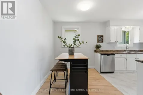 32 Courtice Crescent Collingwood ON L9Y 4G1