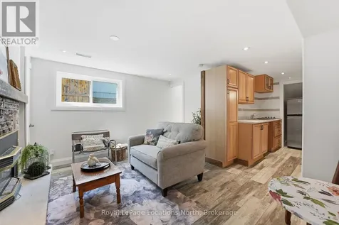 32 Courtice Crescent Collingwood ON L9Y 4G1