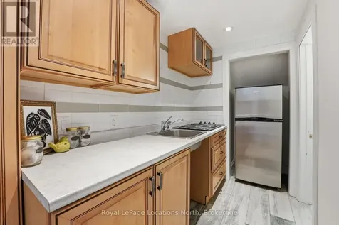 32 Courtice Crescent Collingwood ON L9Y 4G1