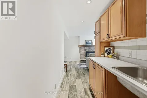 32 Courtice Crescent Collingwood ON L9Y 4G1