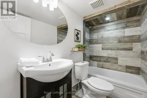 32 Courtice Crescent Collingwood ON L9Y 4G1