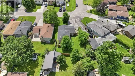 32 Courtice Crescent Collingwood ON L9Y 4G1