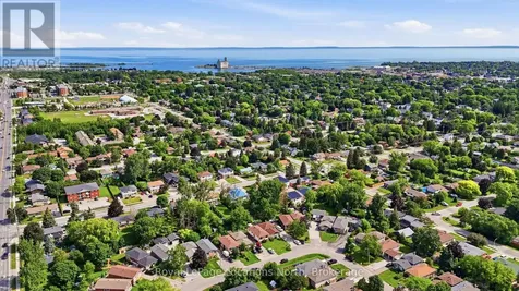 32 Courtice Crescent Collingwood ON L9Y 4G1