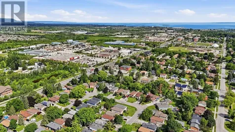 32 Courtice Crescent Collingwood ON L9Y 4G1