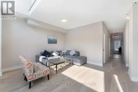 6 Rice Lane Orillia ON L3V 8M3