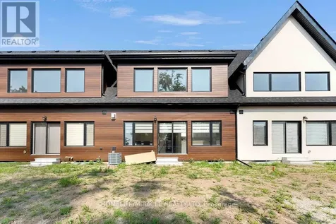 6 Rice Lane Orillia ON L3V 8M3