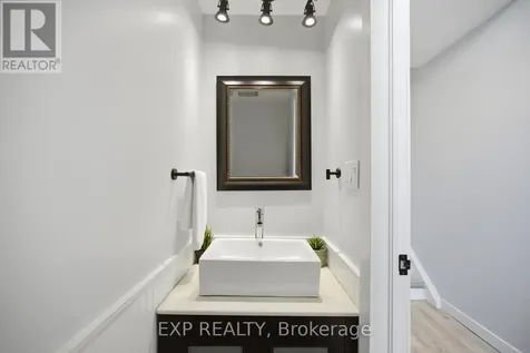 2092 Eric Crescent Ottawa ON K1B 4P4