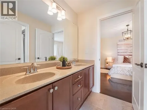 655 Kozel Court Mississauga ON L4Z 4E4