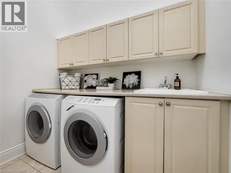 655 Kozel Court Mississauga ON L4Z 4E4