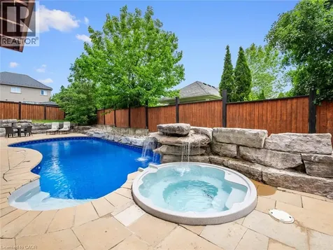 655 Kozel Court Mississauga ON L4Z 4E4