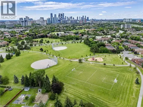 655 Kozel Court Mississauga ON L4Z 4E4