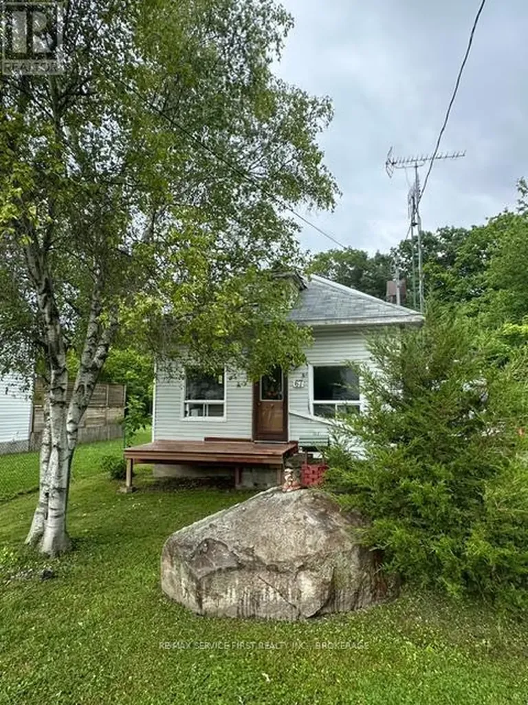 67 Osborne Street Gananoque ON K7G 2N4
