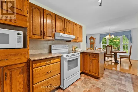 599 Hillside Avenue Pembroke ON K8A 8G4