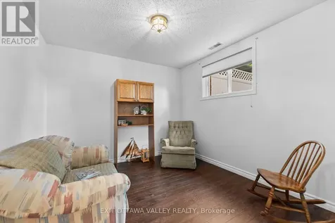 599 Hillside Avenue Pembroke ON K8A 8G4