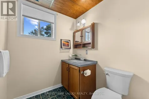 599 Hillside Avenue Pembroke ON K8A 8G4