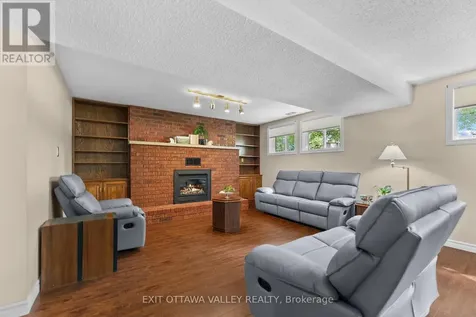 599 Hillside Avenue Pembroke ON K8A 8G4