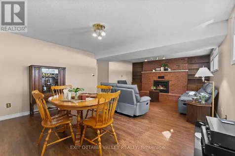 599 Hillside Avenue Pembroke ON K8A 8G4