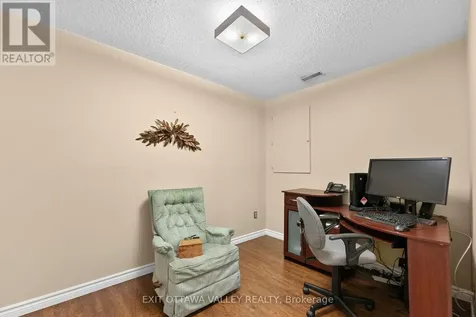 599 Hillside Avenue Pembroke ON K8A 8G4