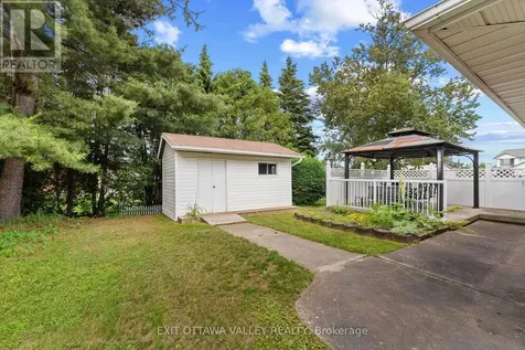 599 Hillside Avenue Pembroke ON K8A 8G4