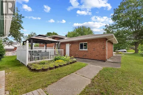 599 Hillside Avenue Pembroke ON K8A 8G4