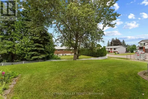 599 Hillside Avenue Pembroke ON K8A 8G4