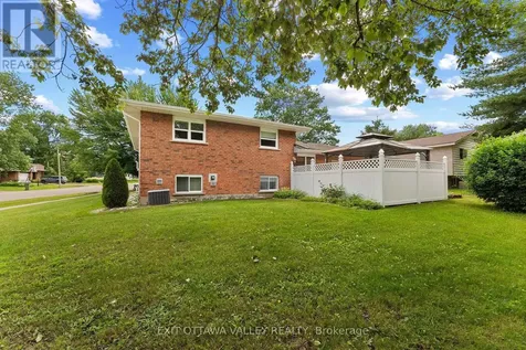 599 Hillside Avenue Pembroke ON K8A 8G4