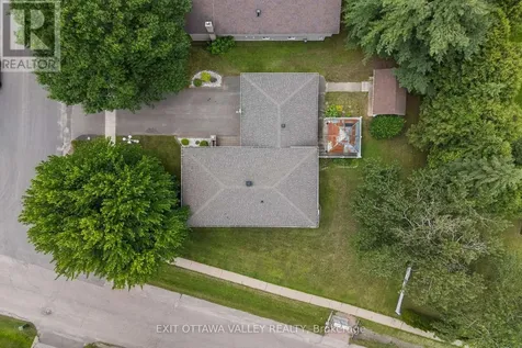 599 Hillside Avenue Pembroke ON K8A 8G4
