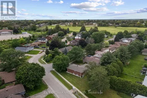599 Hillside Avenue Pembroke ON K8A 8G4