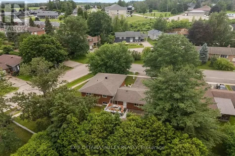 599 Hillside Avenue Pembroke ON K8A 8G4